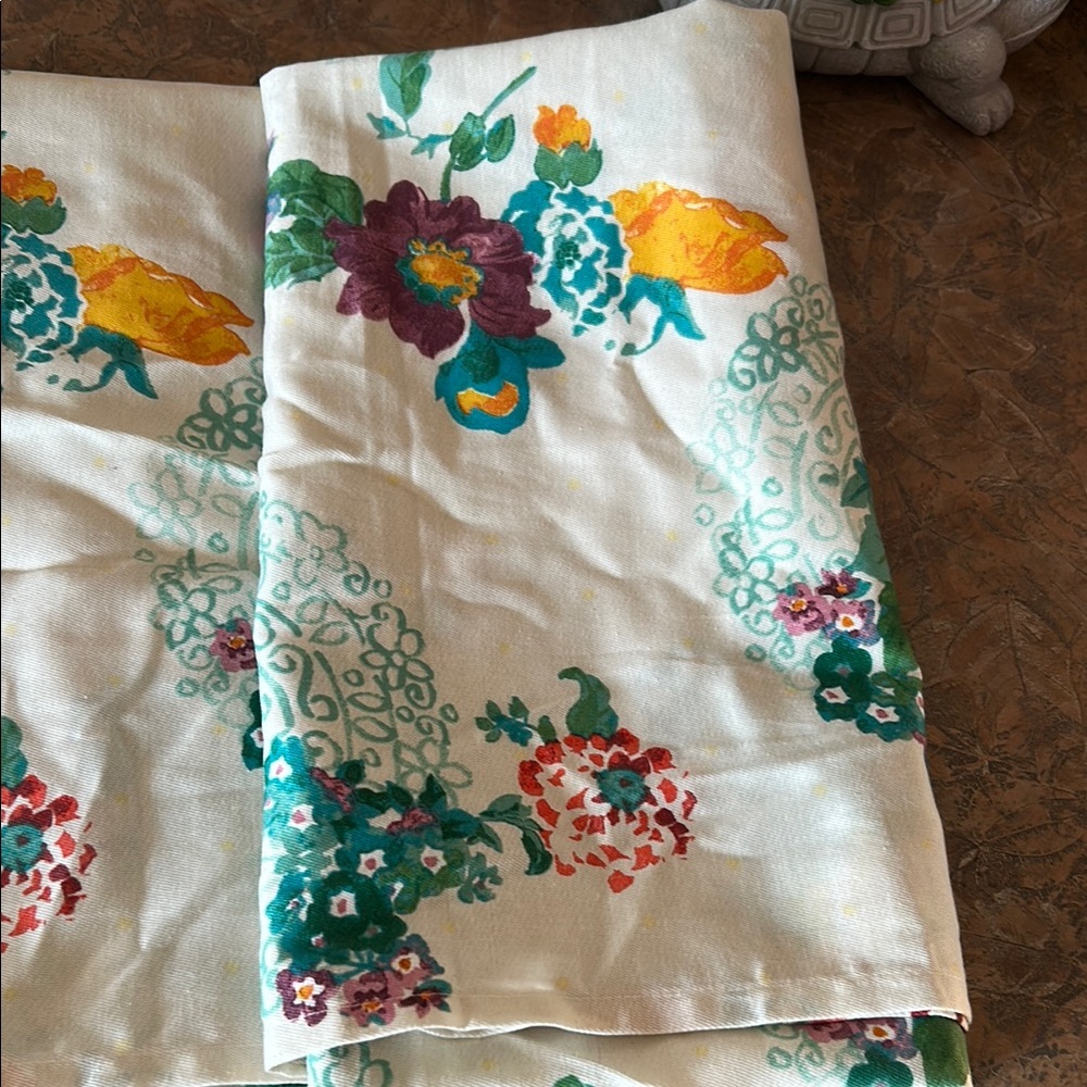 Pioneer Woman Floral Patterned Tablecloth